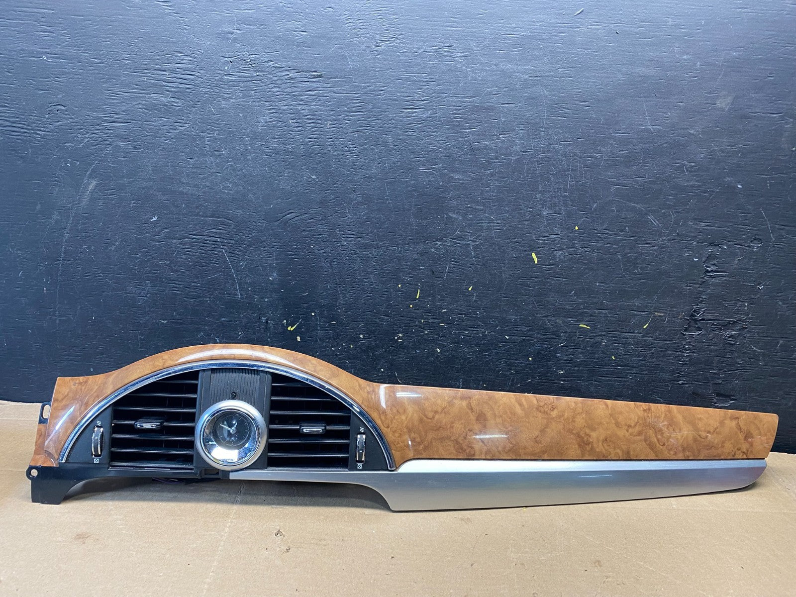 2008 to 2017 Buick Enclave Dash Clock Center Bezel Trim Oem r2509 DG0