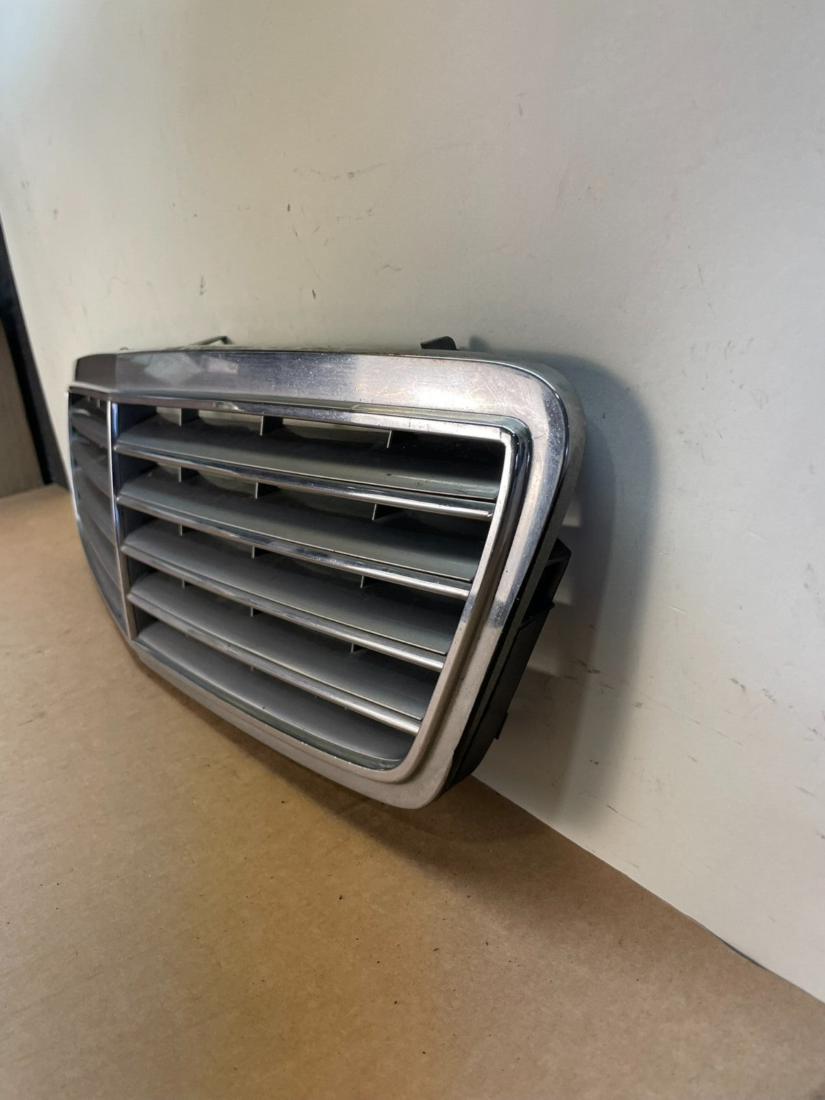 2005-2007 Mercedes W203 C230 C320 C350 Front Upper Grill Grille AJ1277 DG1
