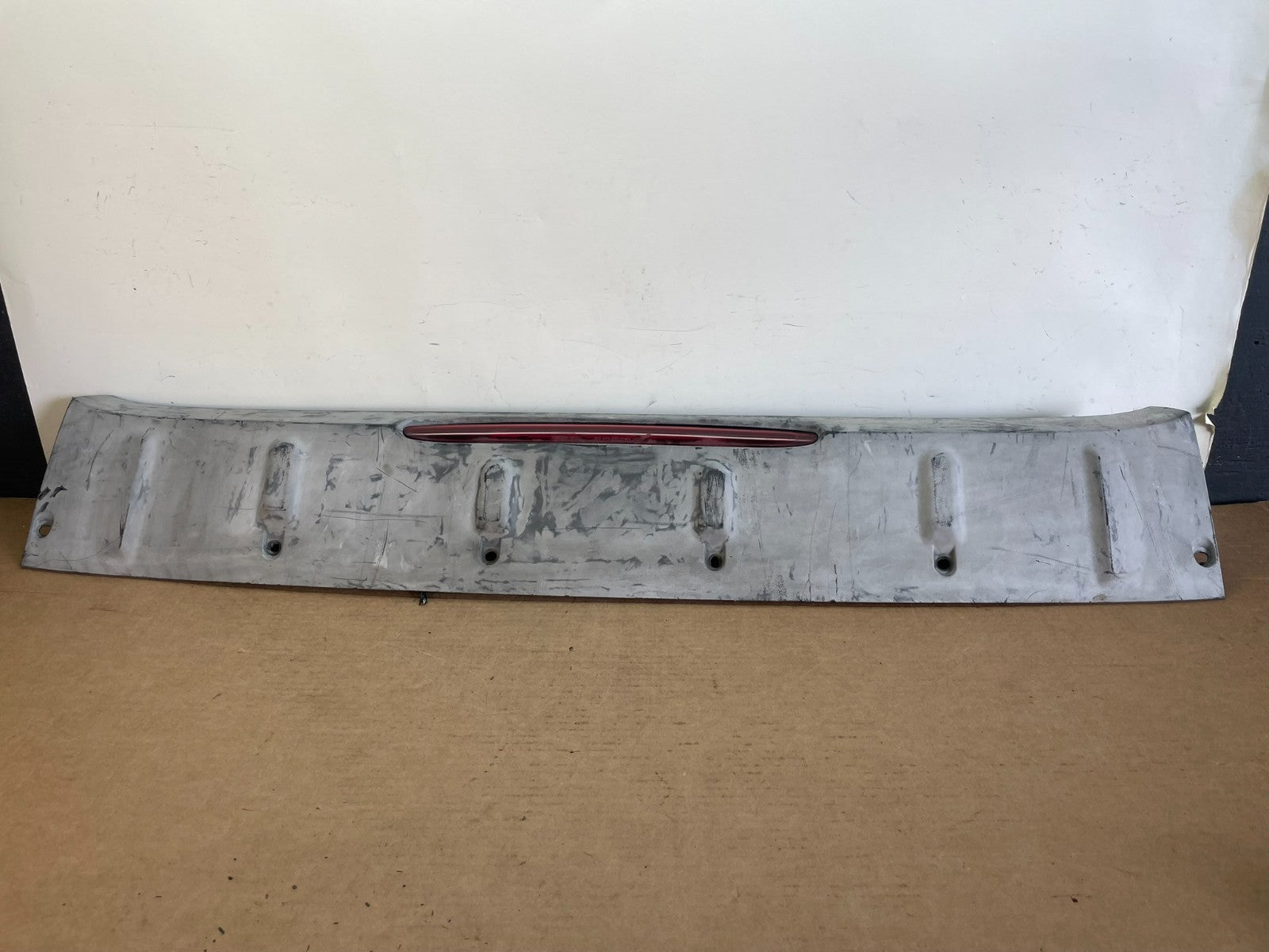 2002 to 2006 Chevrolet Avalanche 1500 Cente Spoilerr 3rd Brake Light AF89403