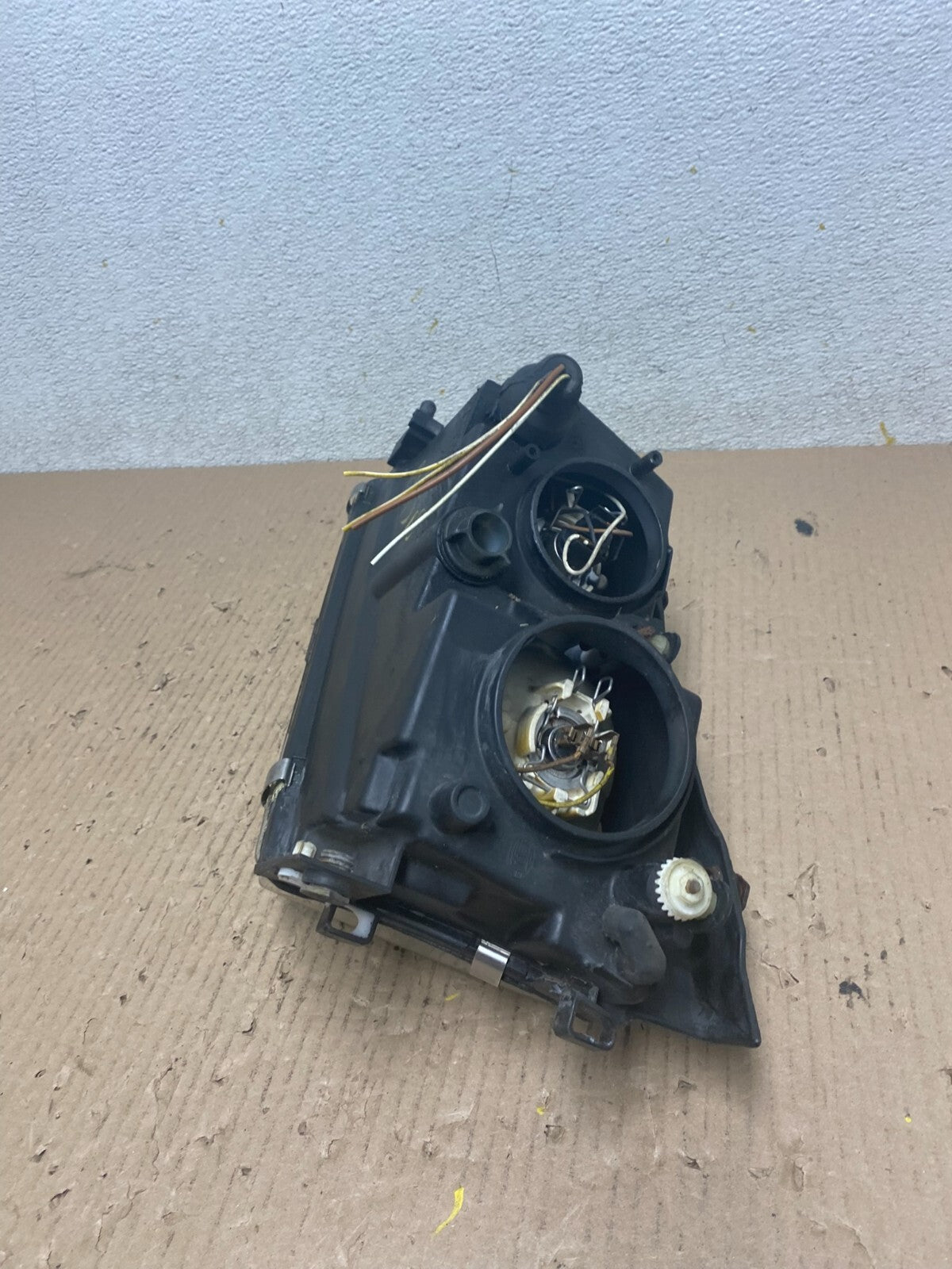 1998 to 2001 Volkswagen Passat Right Side Headlight OEM M9318 DW9
