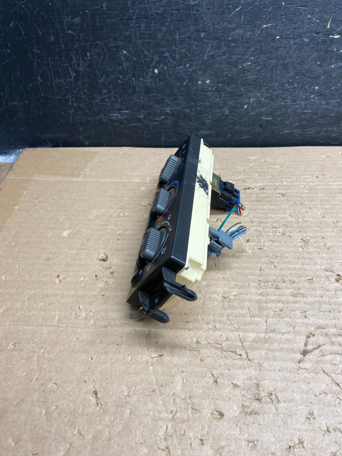1999-2001 Chevrolet Tahoe AC Climate Control HVAC Rear Window Defogger AG8529 DG2