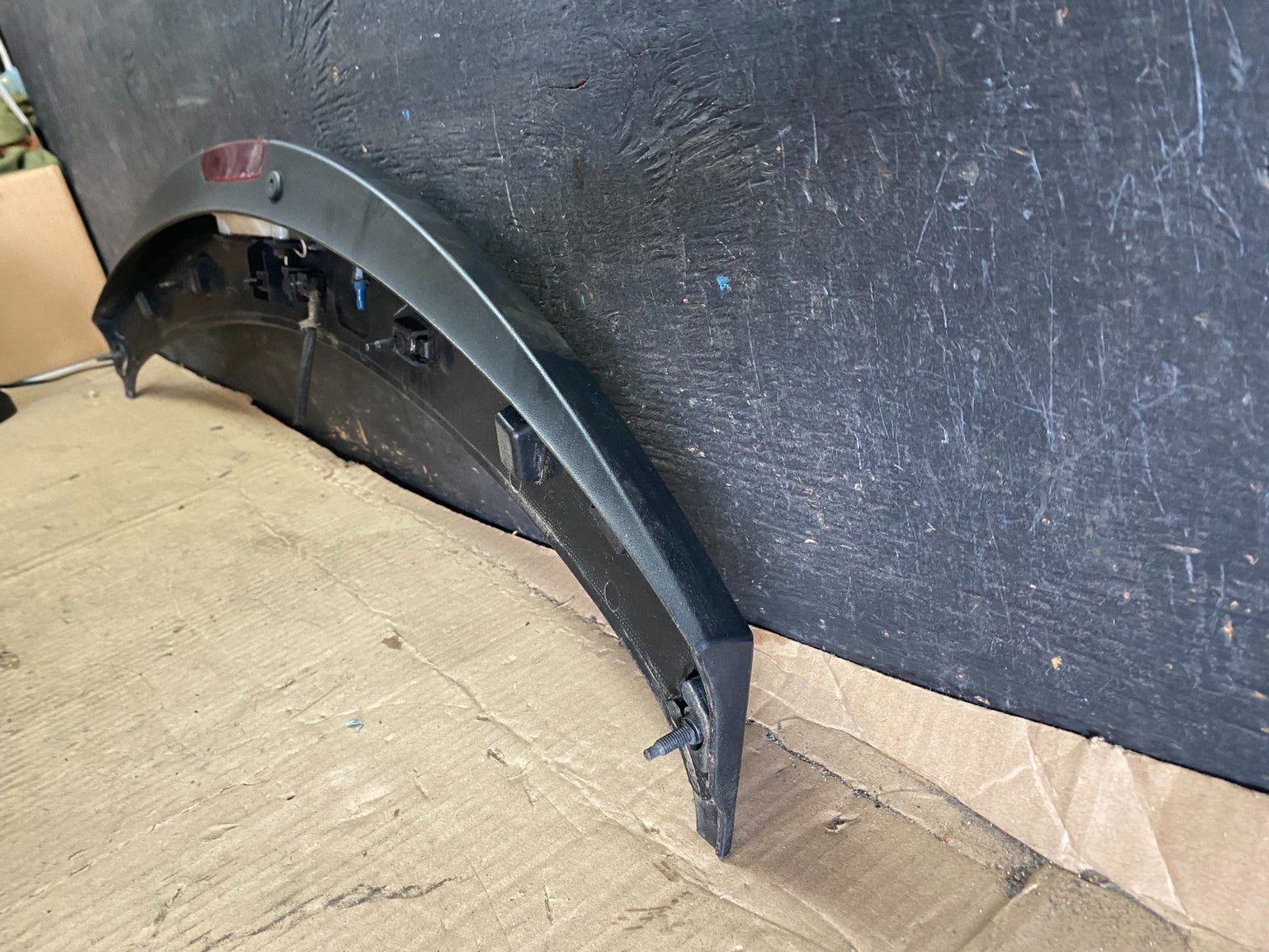 2004 to 2008 Chrysler Pacifica Rear Trunk Hatch Spoiler Wing OEM p3753 DG8