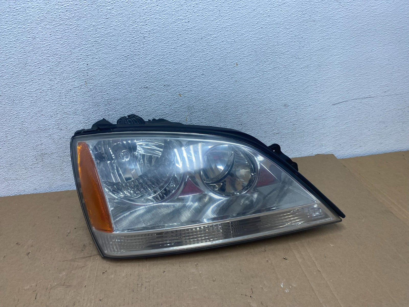 2003 to 2006 Kia Sorento Right Passenger Rh Side Headlight Halogen AD7926 DW0
