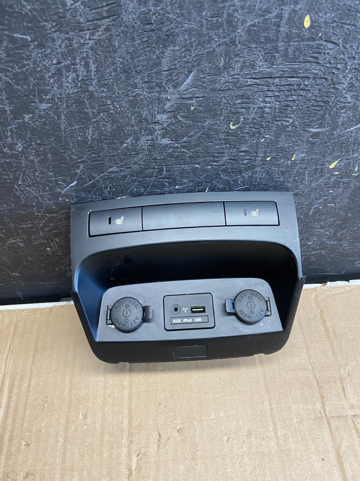 2011-2013 Kia Sorento Center Seat Heater Switches Aux USB Power Outlet AE1691 DG0