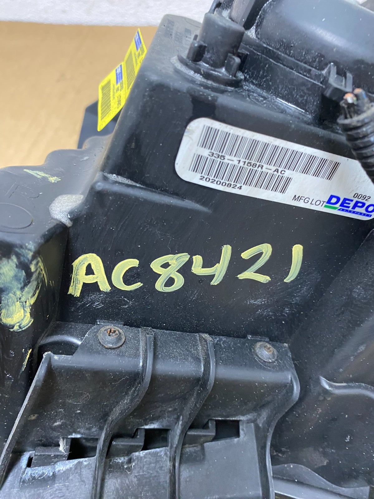 2010 - 2015 Chevrolet Equinox Halogen Headlight Right Passenger Side AC8421 DW9