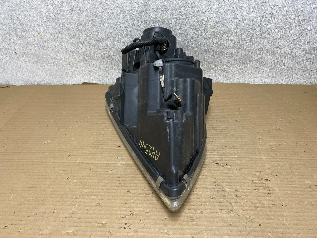 2004 to 2006 Chrysler Pacifica Headlight Left Driver LH Projector AH2544 DW7