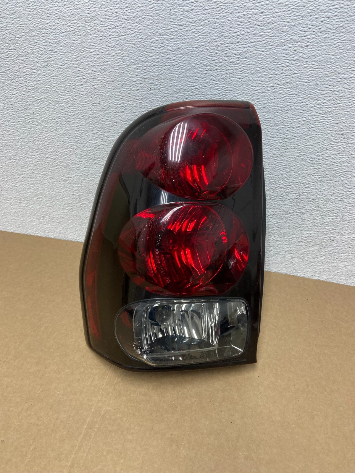 2002 to 2009 Chevrolet Trailblazer Left Driver LH Side Tail Light AB9949 DW0