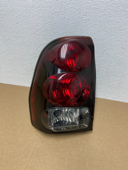 2002 to 2009 Chevrolet Trailblazer Left Driver LH Side Tail Light AB9949 DW0