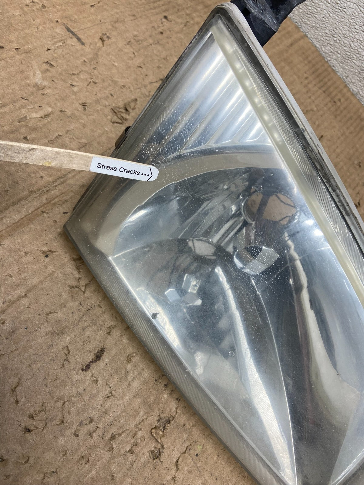 2001  to 2003 Toyota Sienna Right Passenger Side Headlight AA7107 DW3