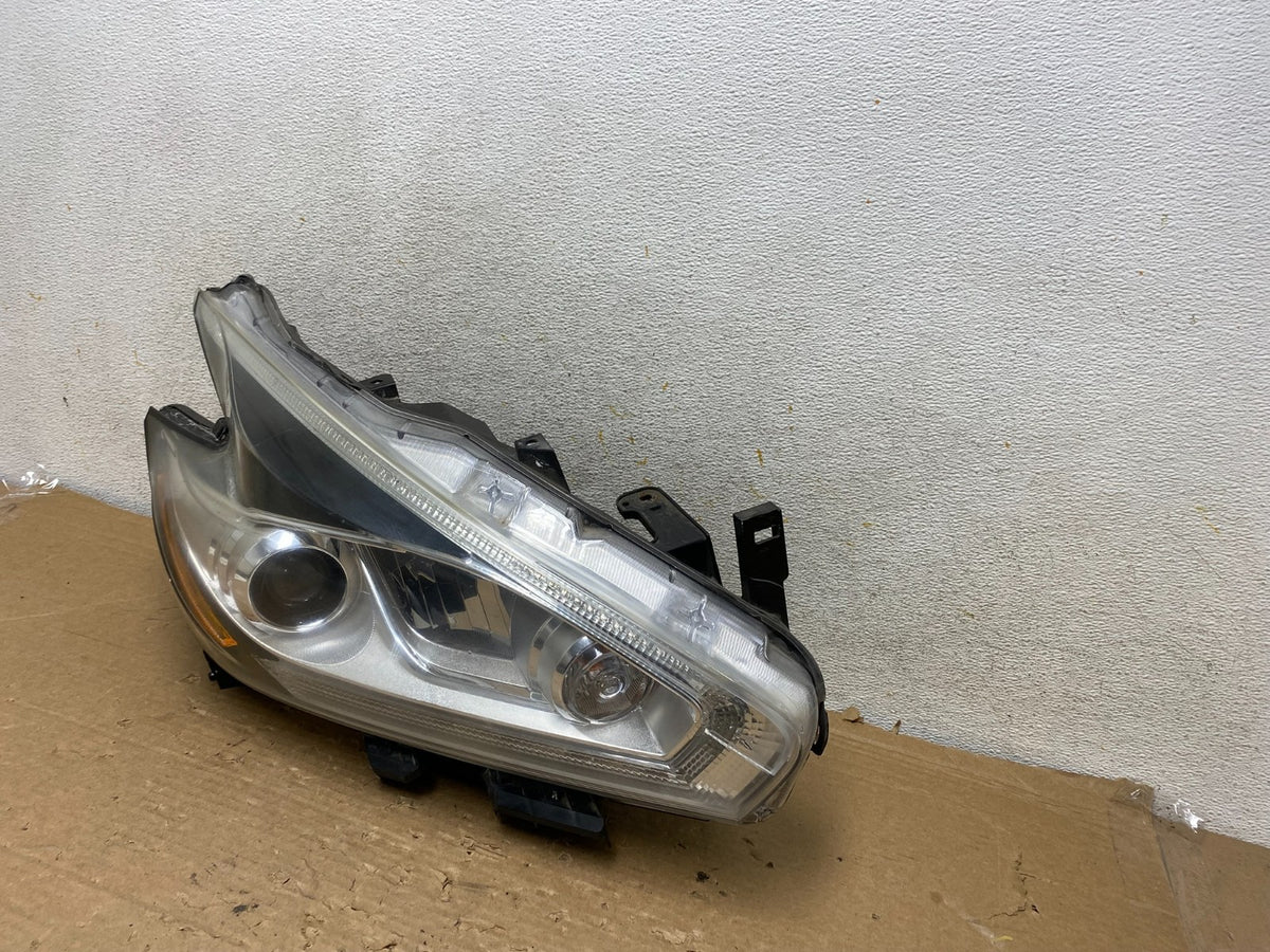 2015 to 2018 Nissan Murano Headlight Right Passenger RH AH8987 DW2