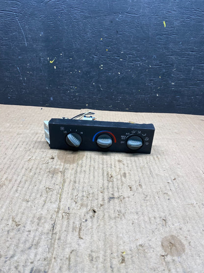 2001 - 2007 GMC Chevrolet Express 1500 Climate Control A/C P1645 DG0