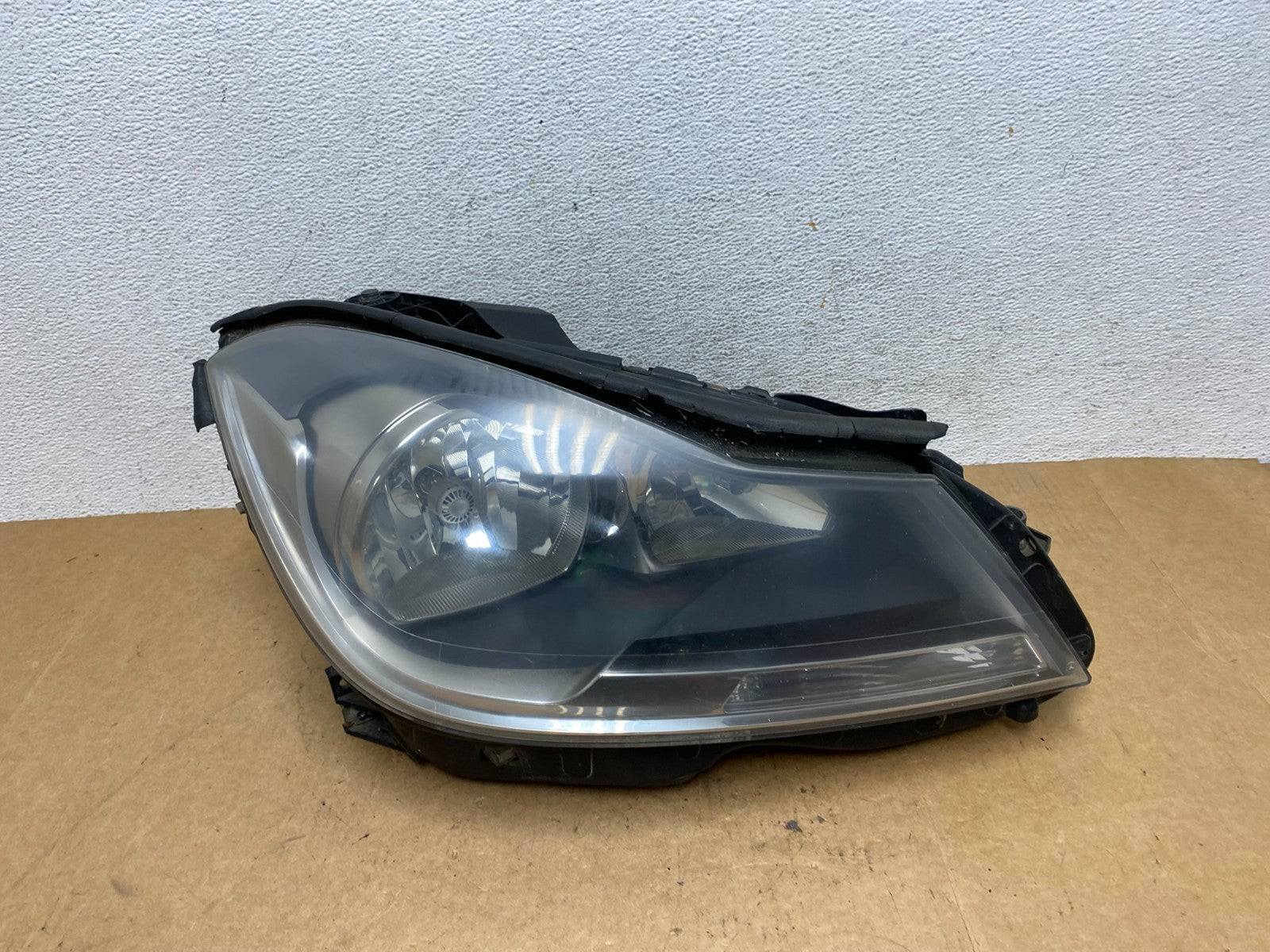 2012 to 2015 Mercedes Benz C250 Coupe Right Passenger Side Headlight AE3222 DG0