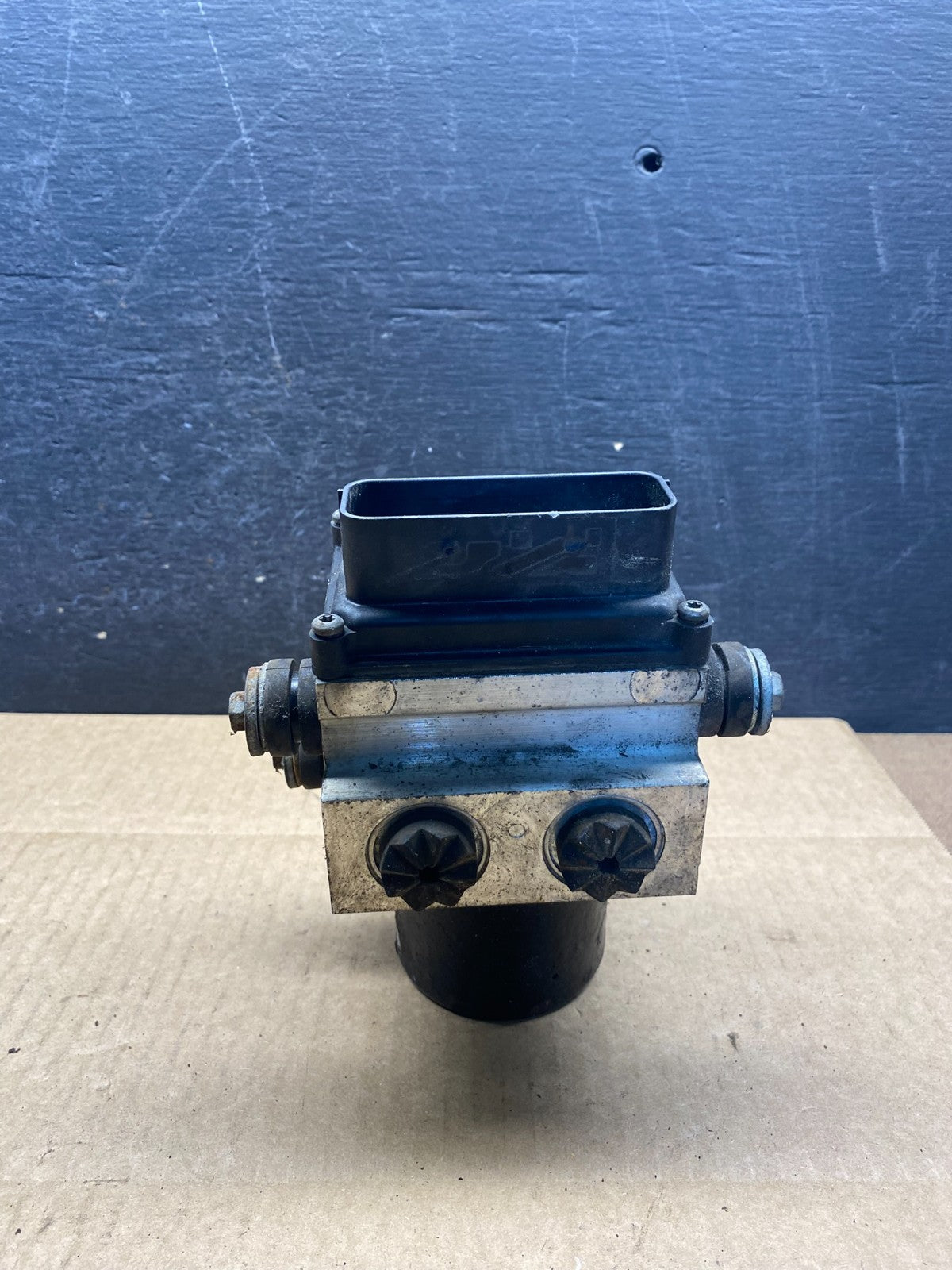 2010 2011 Dodge RAM 2500 ABS Anti-Lock Brake Pump Control Module AG9556 DW3