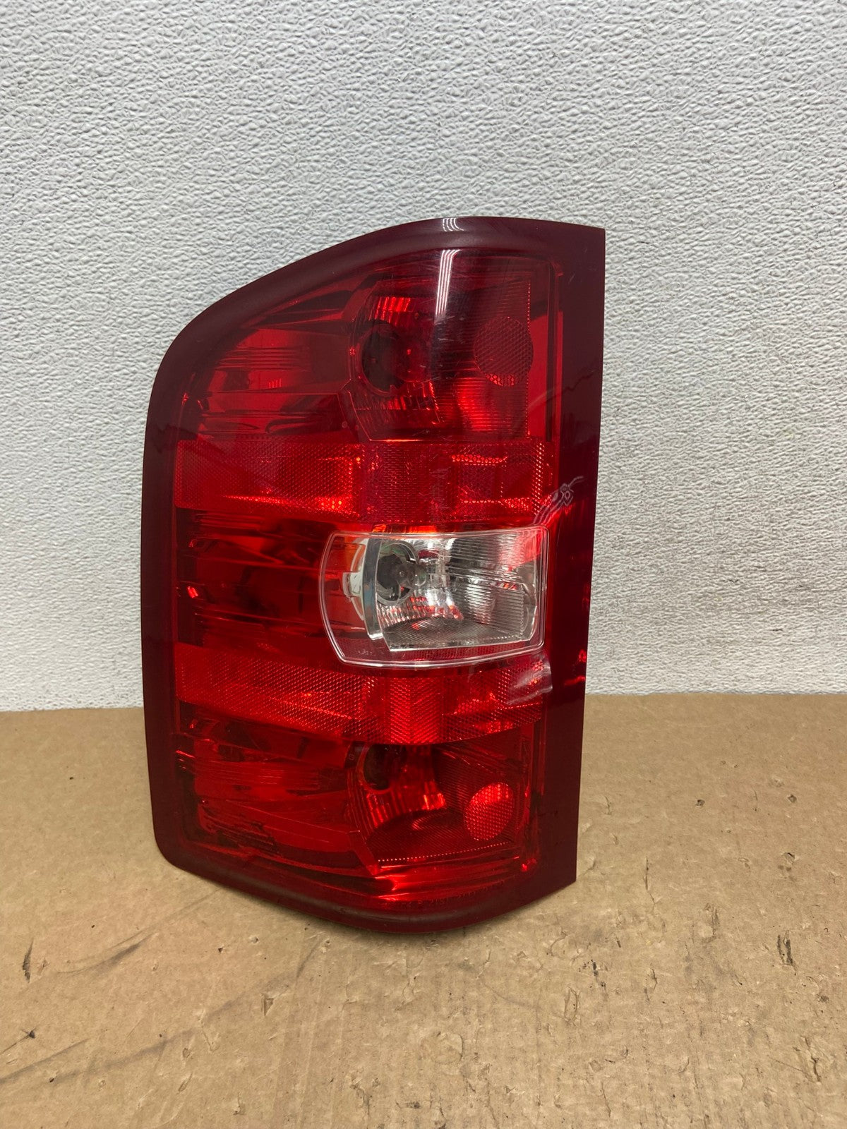 2007 to 2013 Chevrolet Silverado Left Driver LH Side Tail Light AG1239 LK0