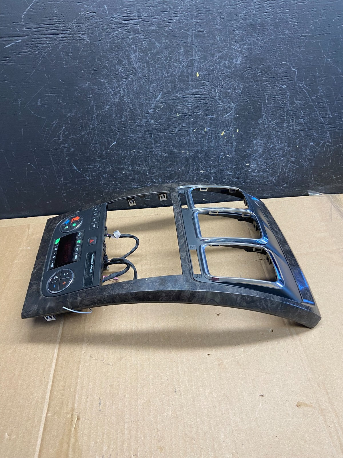2007 - 2012 GMC Acadia A/C Heater Climate Control Radio Panel Bezel OE AD2087 DG2