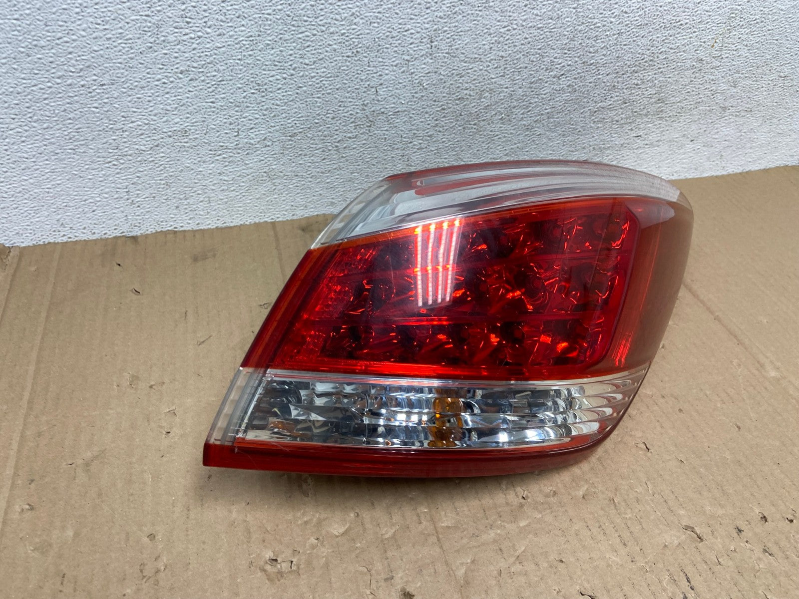 2011 - 2014 Nissan Murano Right Passenger Side RH Tail Light AE8988 LK2