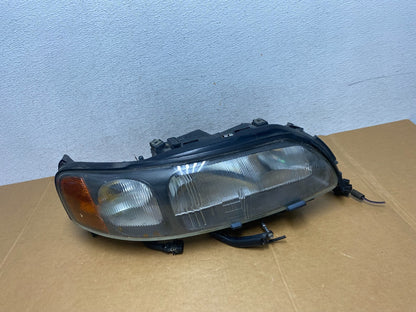 2001 2002 2003 2004 Volvo V70 XC70 Right Passenger Rh Headlight AD8900 DW0