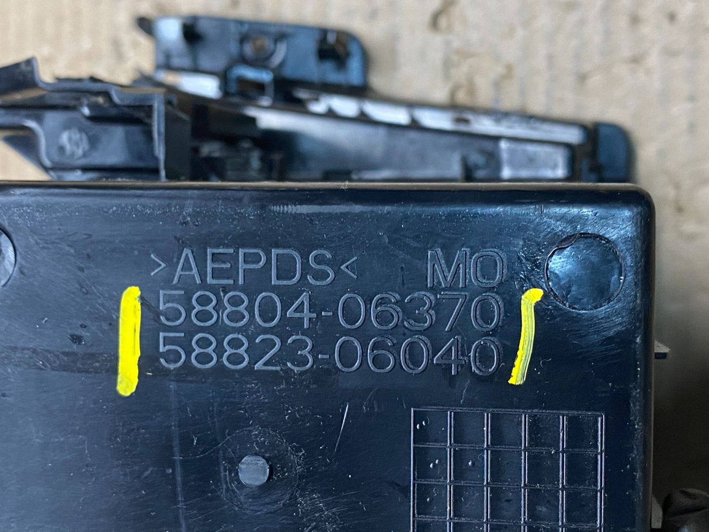 2007 - 2011 Toyota Camry Console Center Storage Dash 58804-06370 S2979 DG6