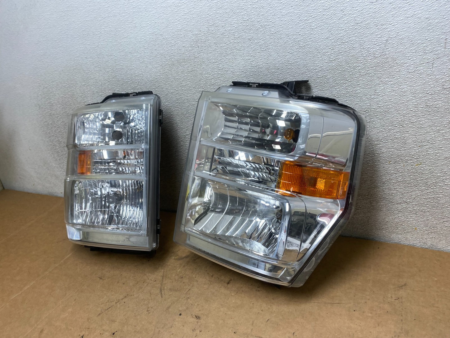 2008-2014 Ford Econoline E150 E250 E350 Left+Right Headlights X4927 DW1