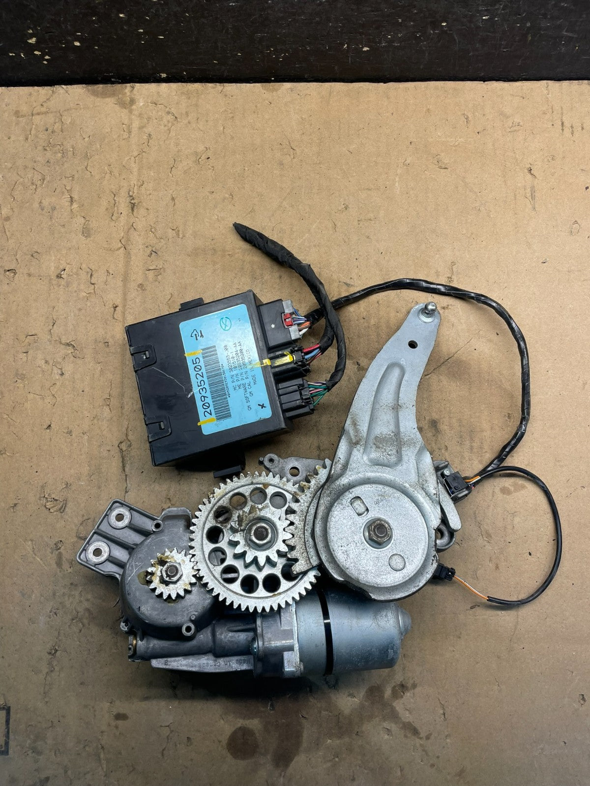 2009-2012 GMC Acadia Power Motor Liftgate Tailgate Control Module X0345 DG0