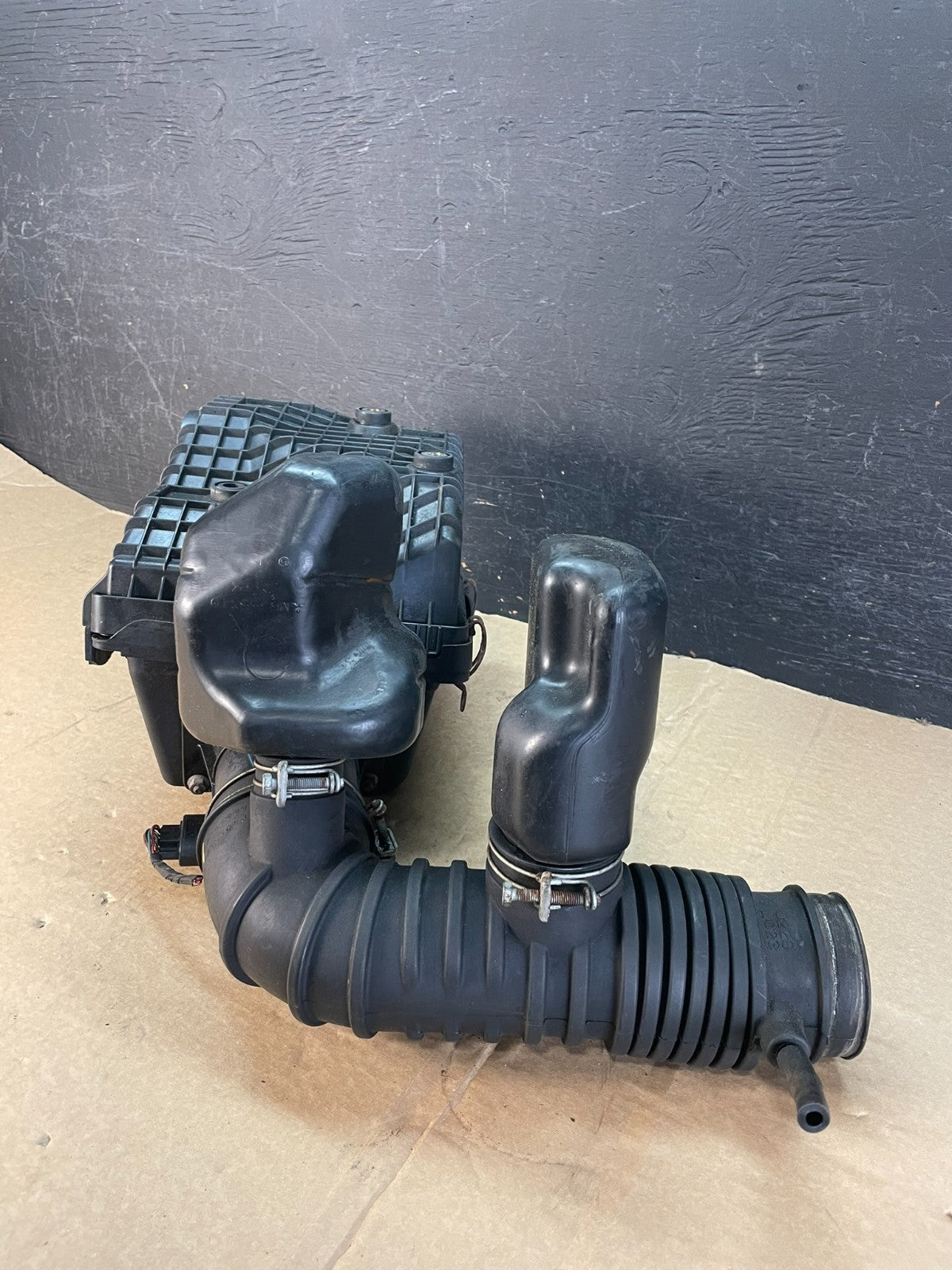 2001 2004 Mitsubishi Montero Sport 3.5 Air Intake Tube Resonator AF5330 DG5