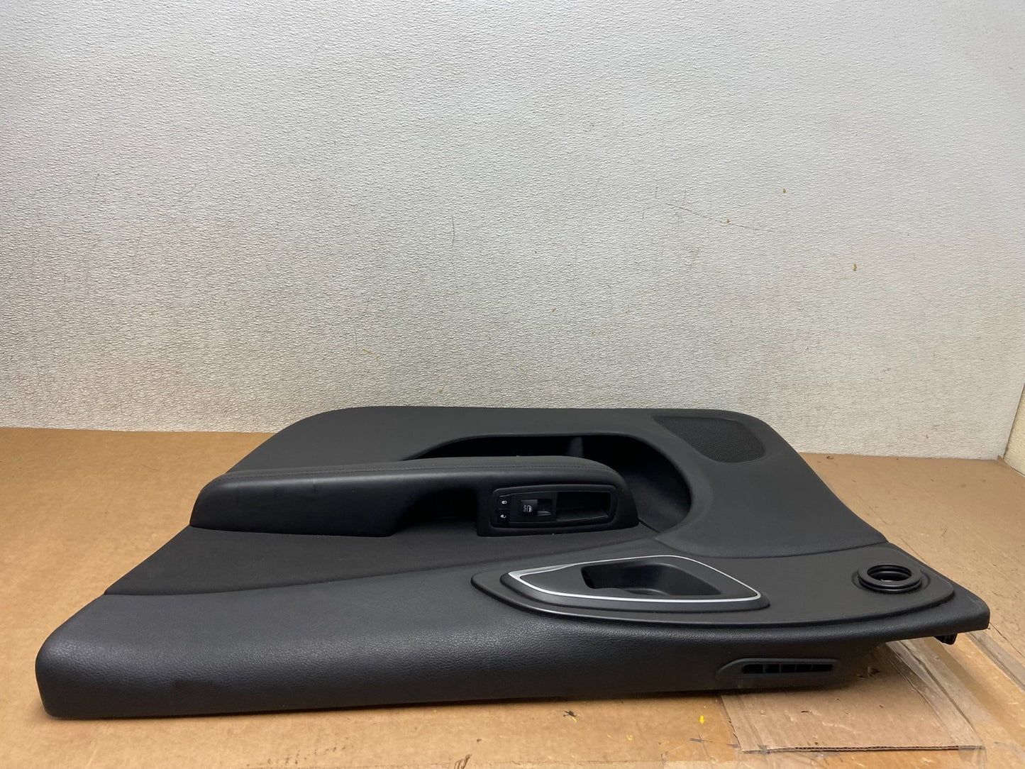 2015 to 2017 Chrysler 200 Front Right Passenger Side Door Panel OEM r4705 DG5