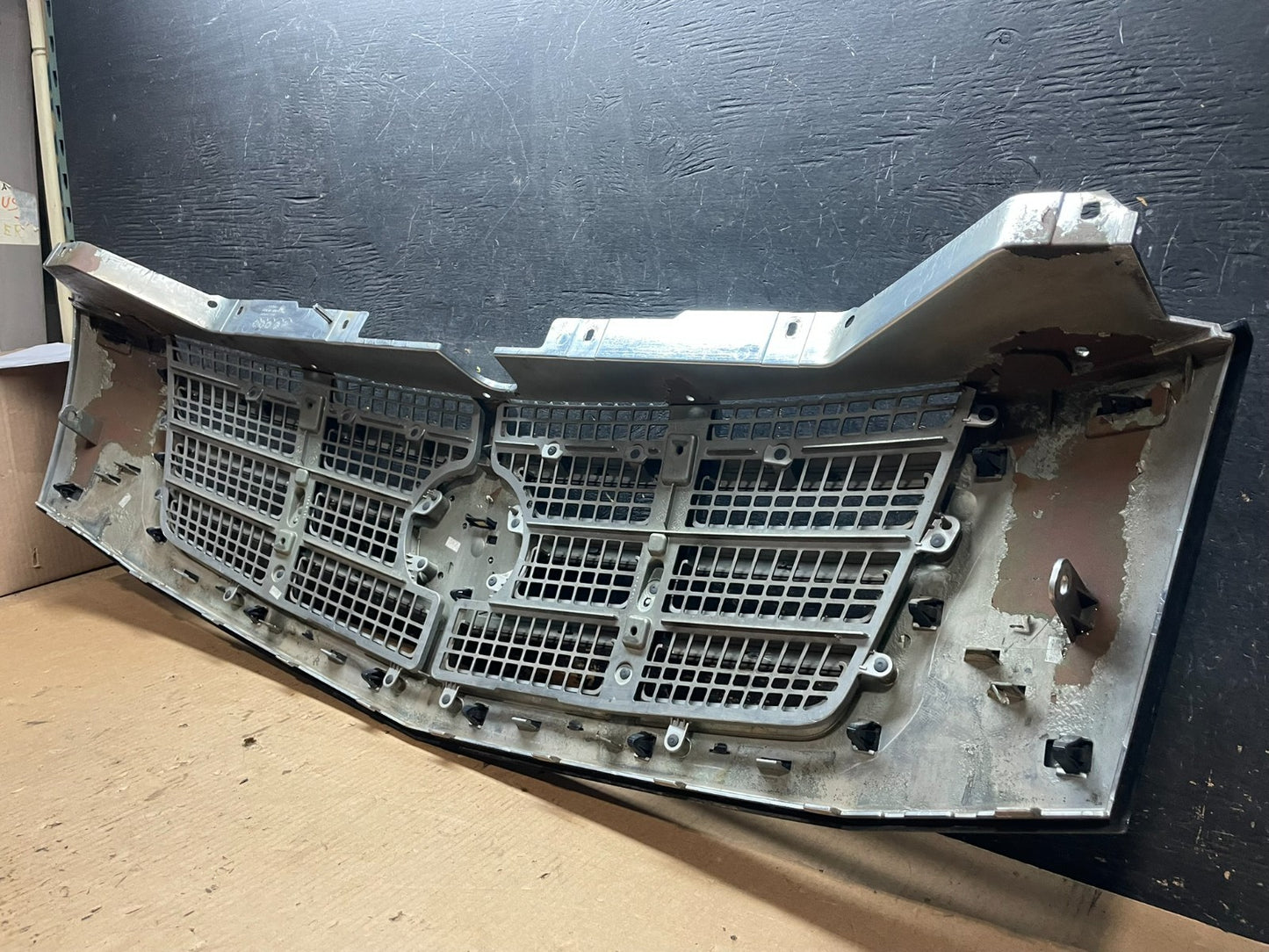 2007-2014 Cadillac Escalade Front Upper Grille Grill OEM aa2387 DG8