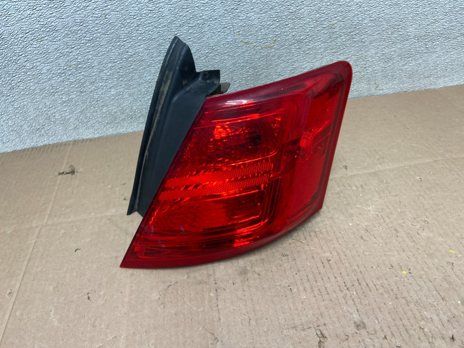 2014 to 2018 Ford Taurus Interceptor Right Passenger RH Tail Light OEM Y2604 DW0