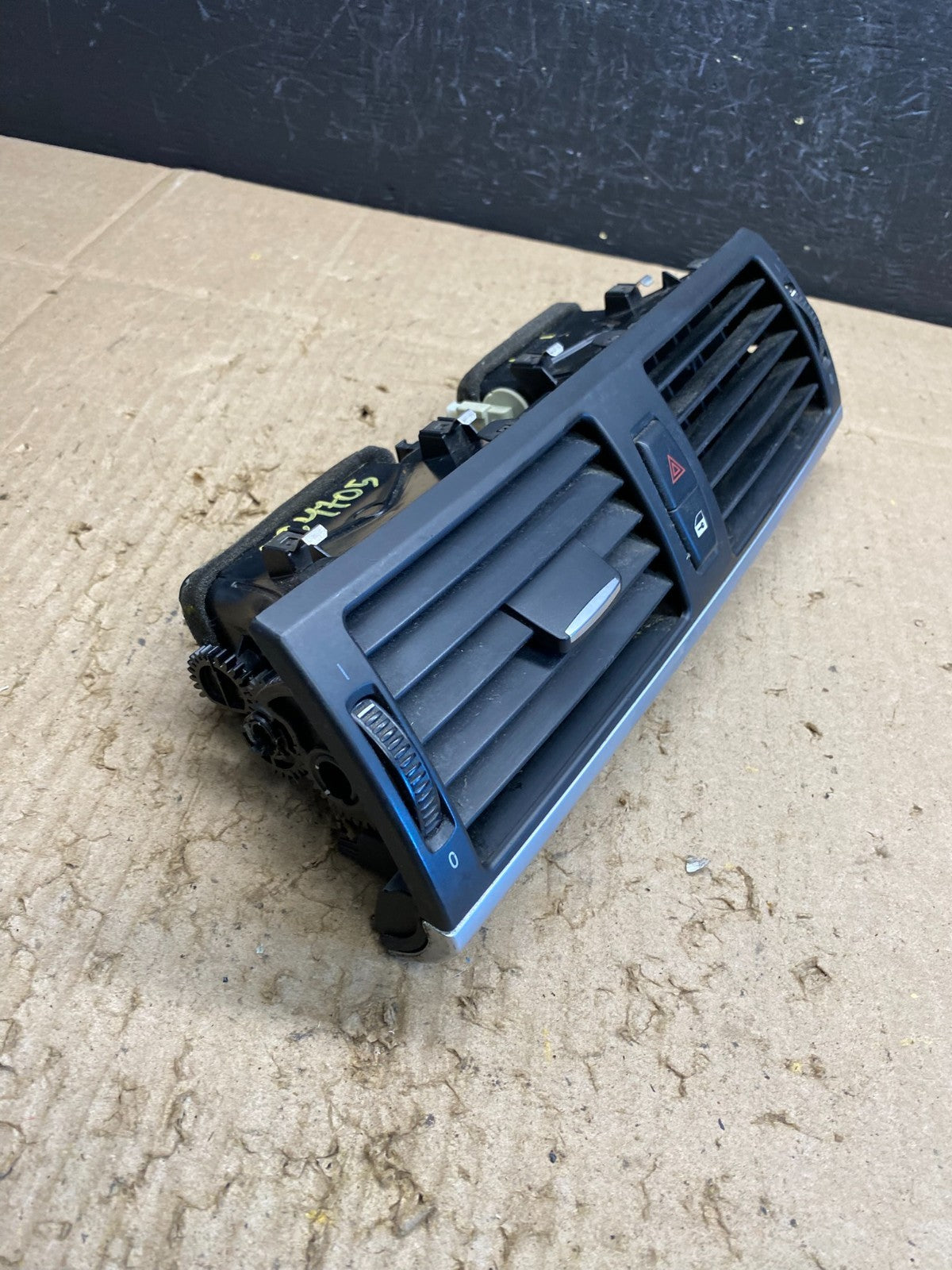 2010 to 2013 BMW X5 X6 Center Console Dash Air Vent OEM AC4705 DG1