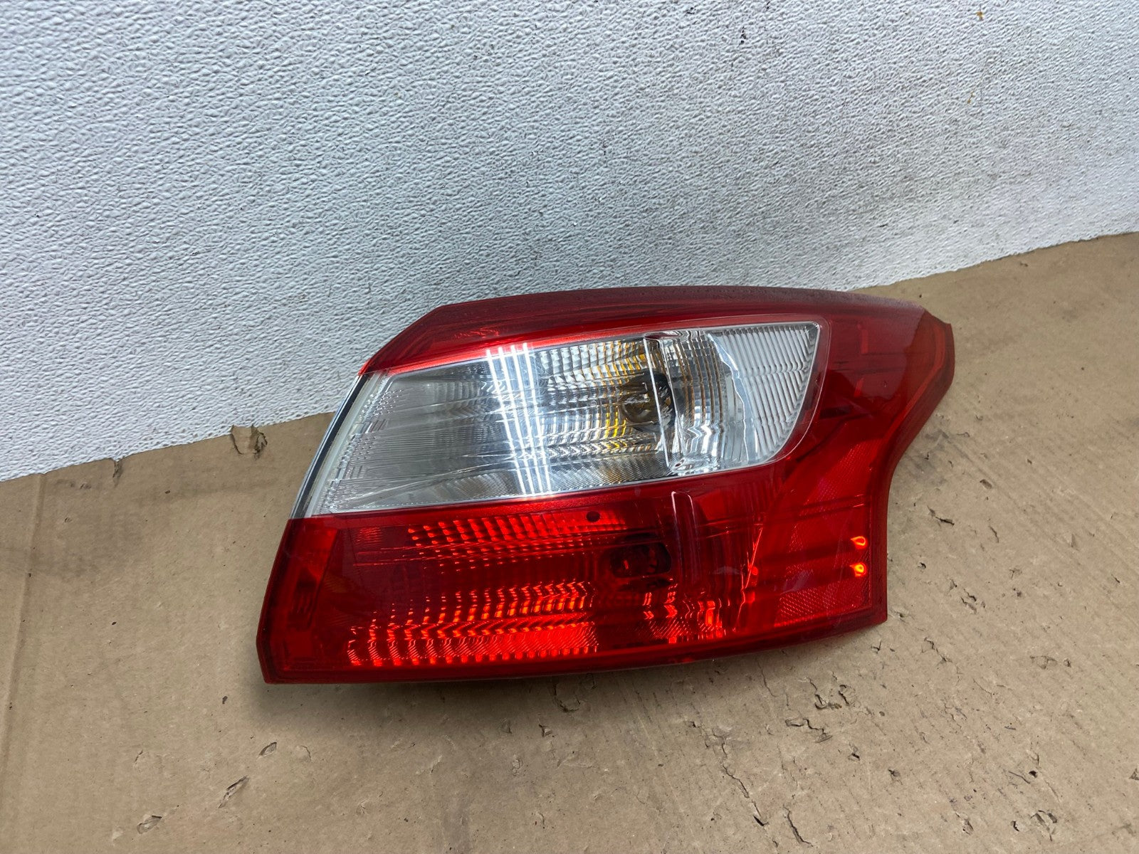2012 2013 2014 Ford Focus Sedan Right Passenger Rh Side Tail Light AE9245 LK2
