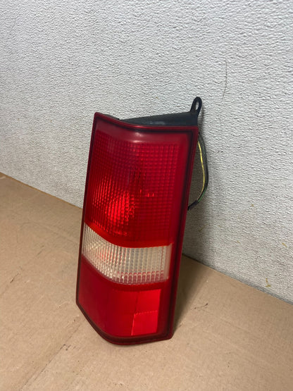 2003 2017 Chevrolet Express 1500 2500 3500 Right Passenger Tail Light R1382 DW2