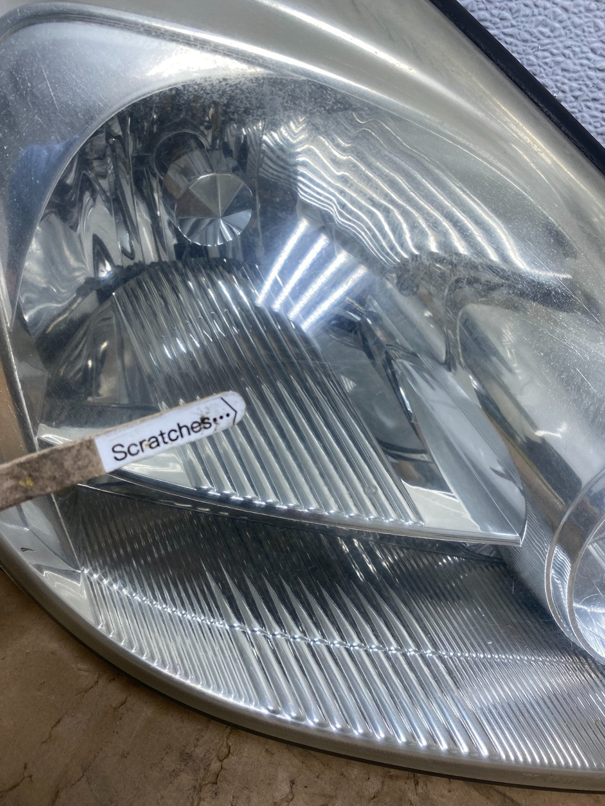 2004-2005 Toyota Sienna Driver Right Passenger Halogen Headlight AD1326 DW3