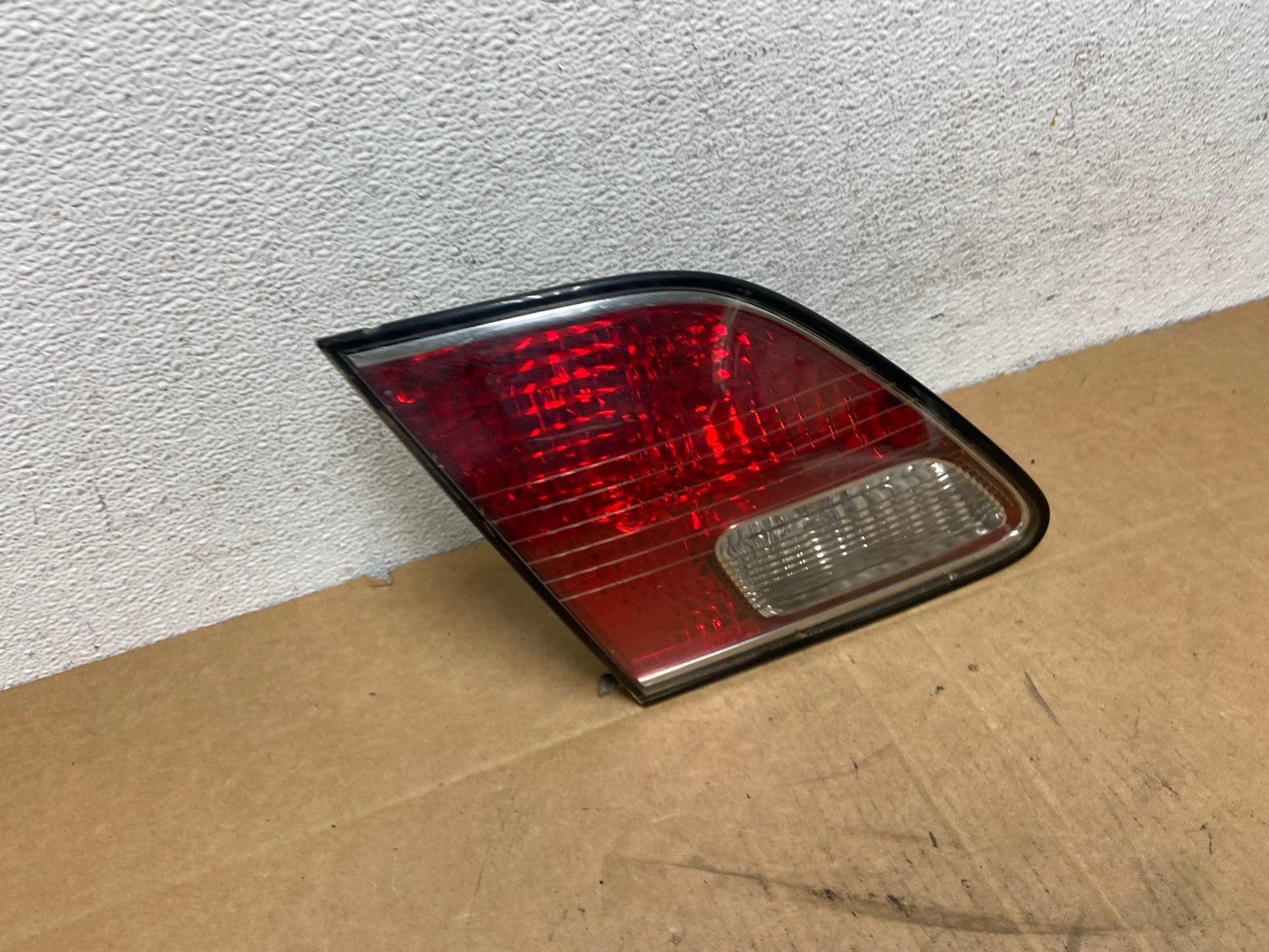 2002 2003 2004 Lexus ES300 ES330 Left Driver Lh Inner Tail Light AD5999 LK2