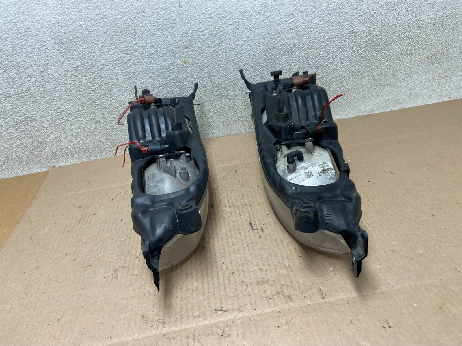 1995 - 1996 Toyota Camry Left+Right Side Set Halogen Headlights OEM Z3765 DW8