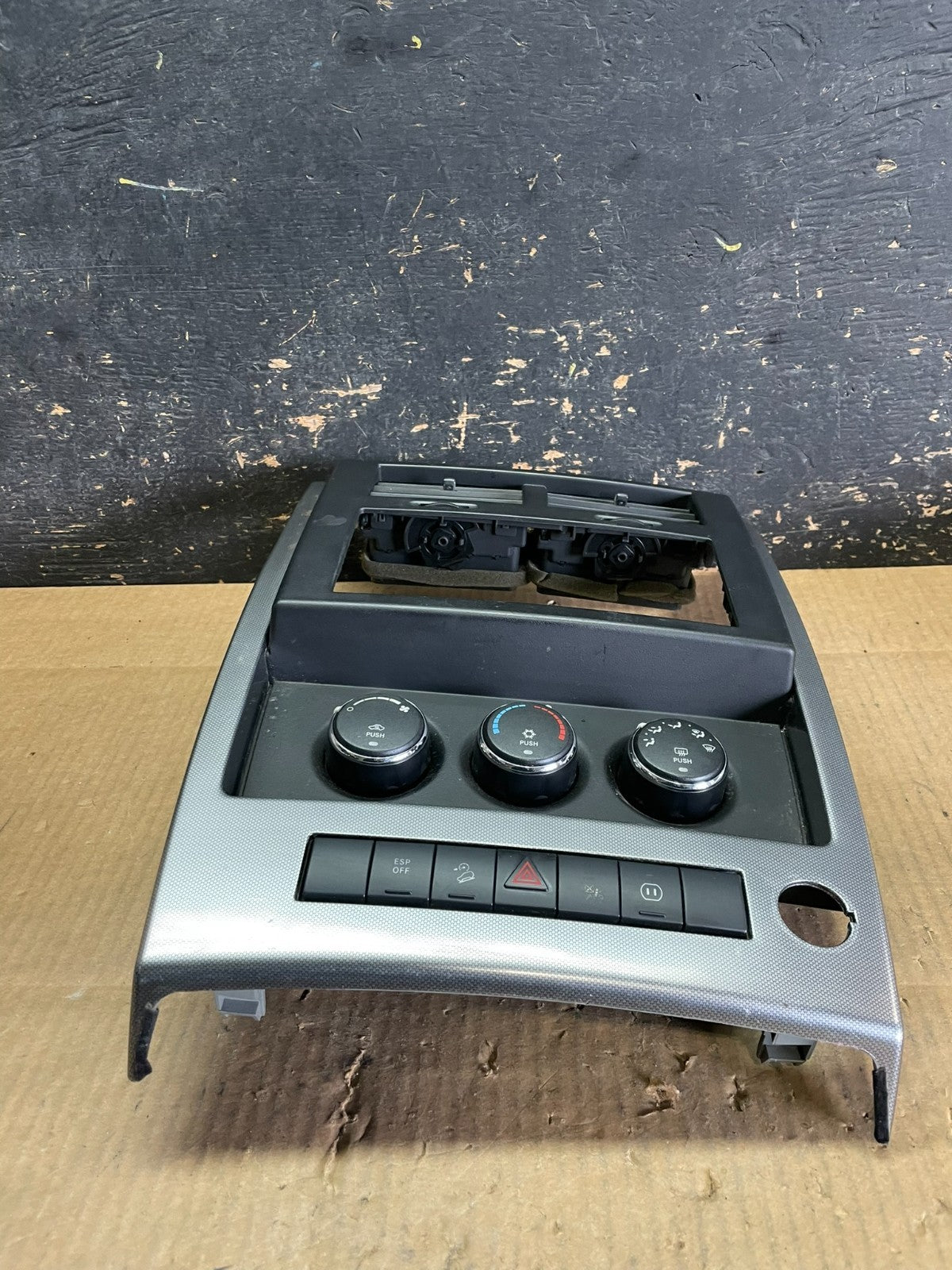 2008 to 2012 Jeep Liberty Dash Climate Temperature Control Radio Bezel AA9306 DG3