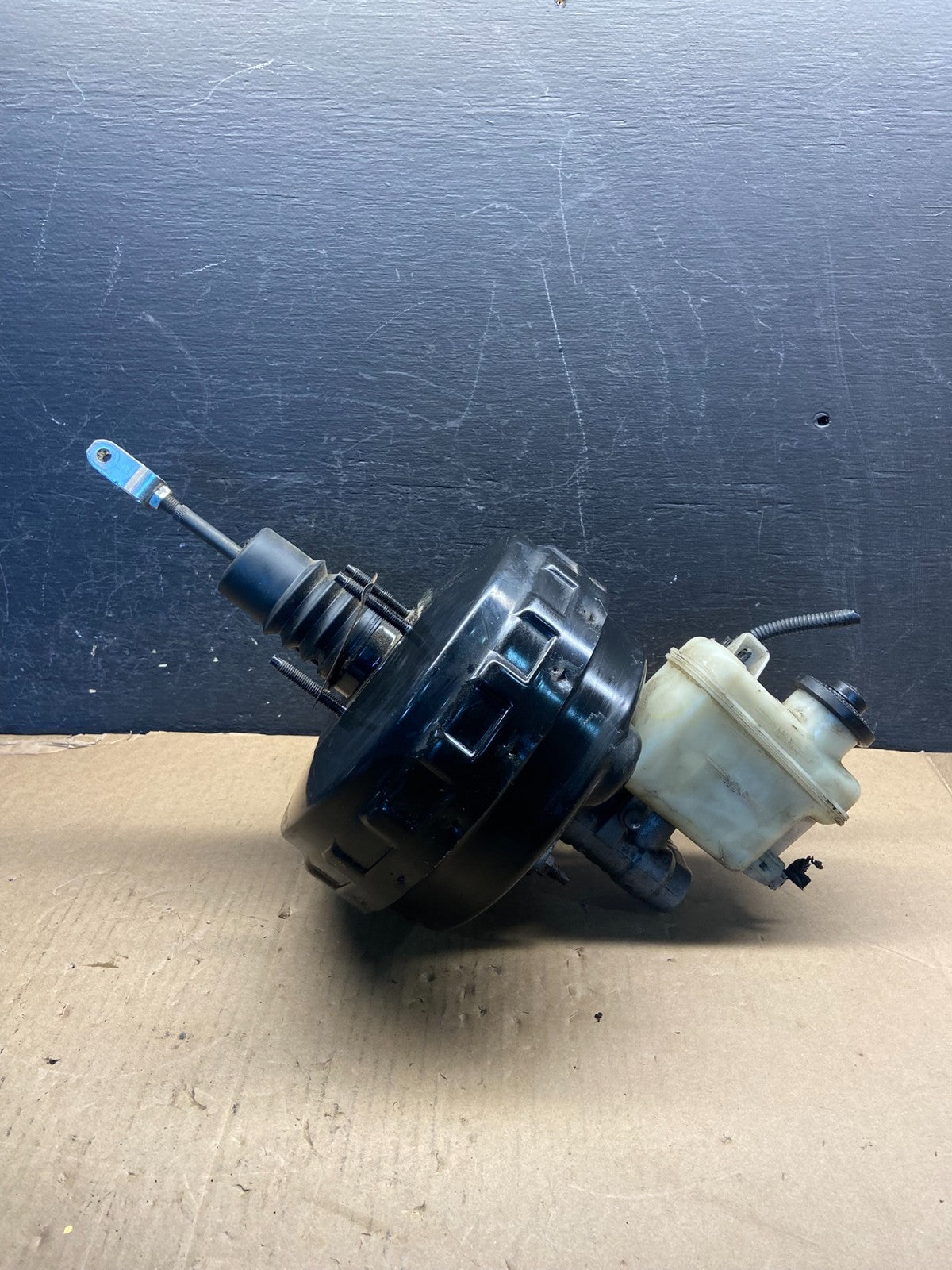 2007 to 2010 Toyota Sequoia Tundra 5.7 L Power Brake Booster Cylinder AF90670