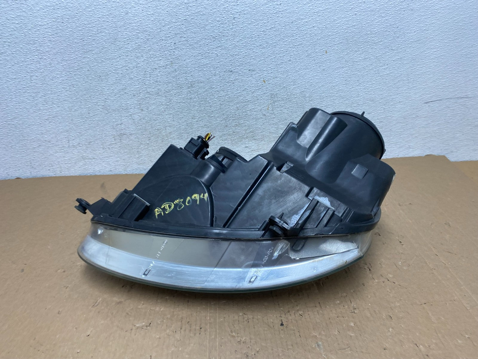2005 - 2010 Volkswagen Jetta Right Passenger RH Side Headlight Halogen AD8094 DW6