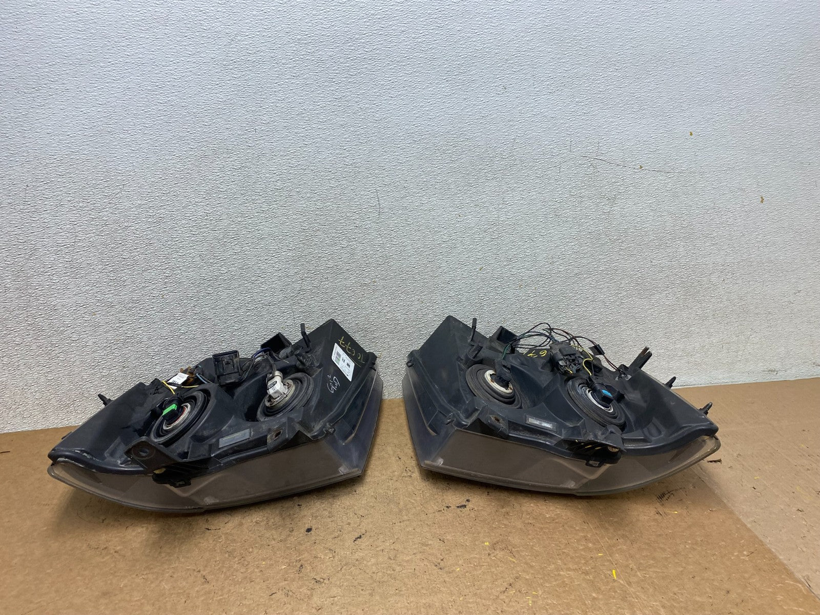 2007 to 2013 Chevrolet Suburban Tahoe Left+Right Set Headlights DEPO T0677 DW12