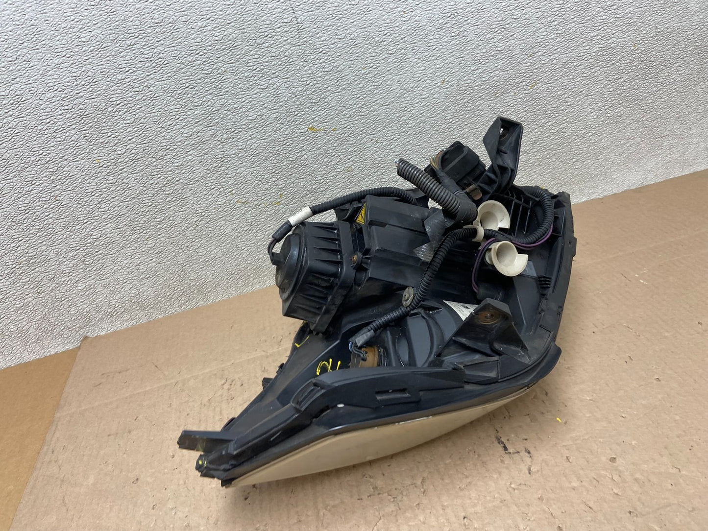 2006 to 2011 Cadillac DTS Right Passenger RH Side Xenon Hid Headlight OEM Z617811