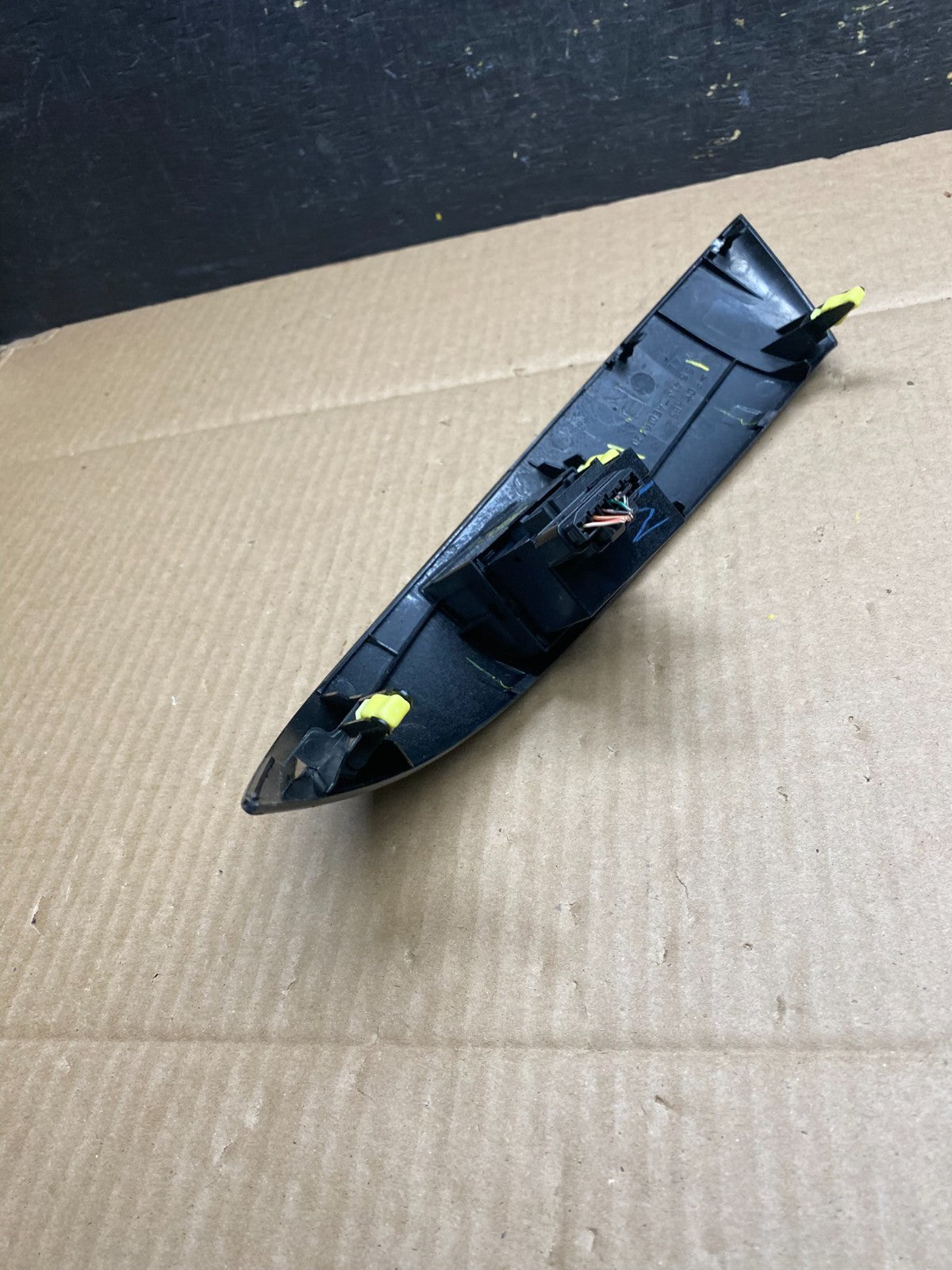 2004 to 2010 Toyota Sienna Switch Key Light Indicator Bezel Trim u5899 DG4