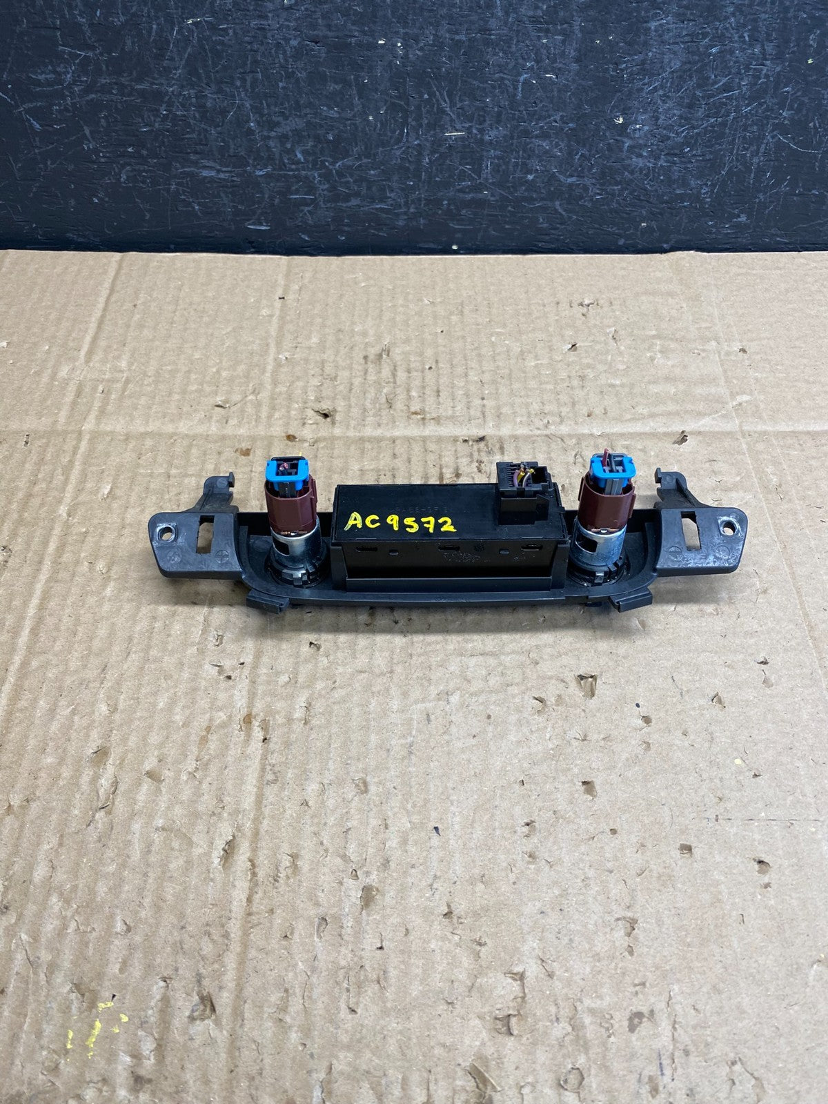 2007 - 2014 Chevrolet Tahoe Yukon Pedal Traction Control Switch AC9572 DG3