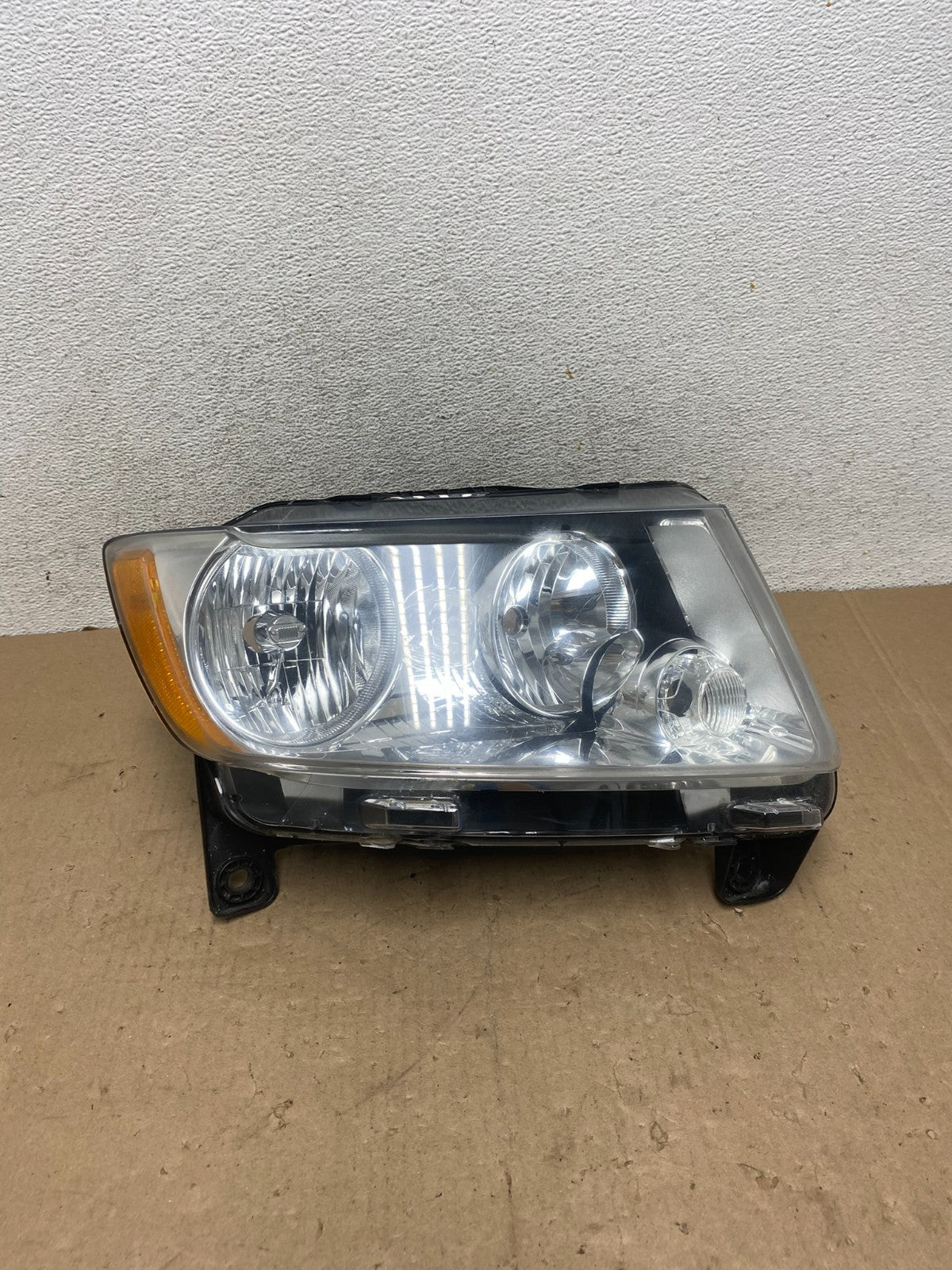 2011-2013 Jeep Grand Cherokee Right Passenger Halogen Headlight AG4769 DW0