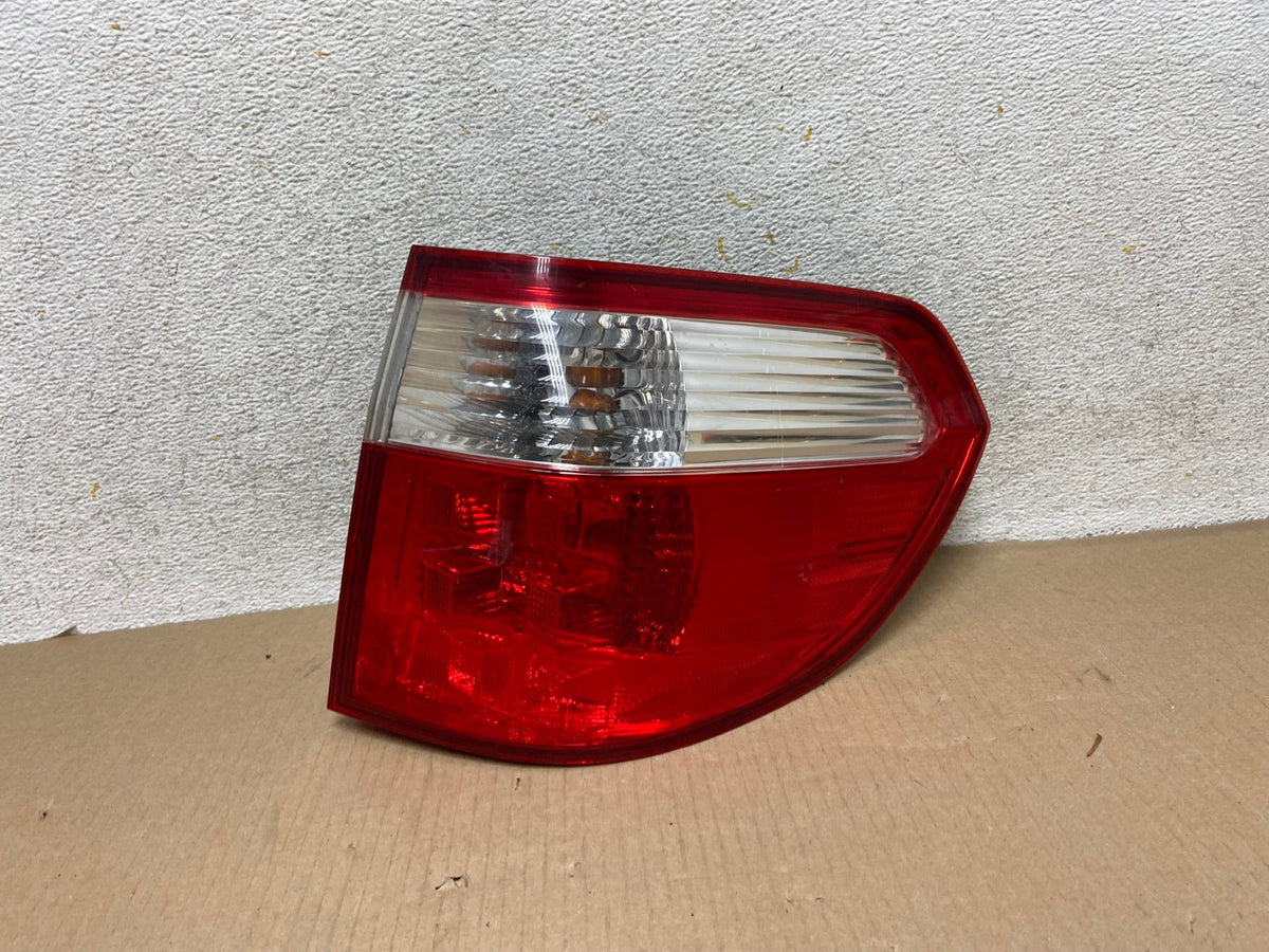 2005 2006 2007 Honda Odyssey Right Passenger RH Side Tail Light AH5710 LK0