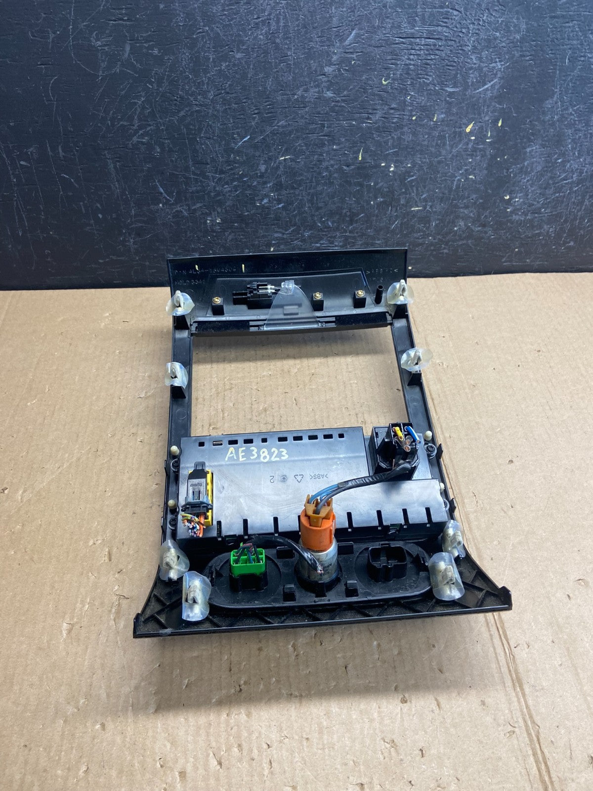 2004 to 2008 Ford F150 Radio Climate Dash Bezel Surround Black ae3823 DG4