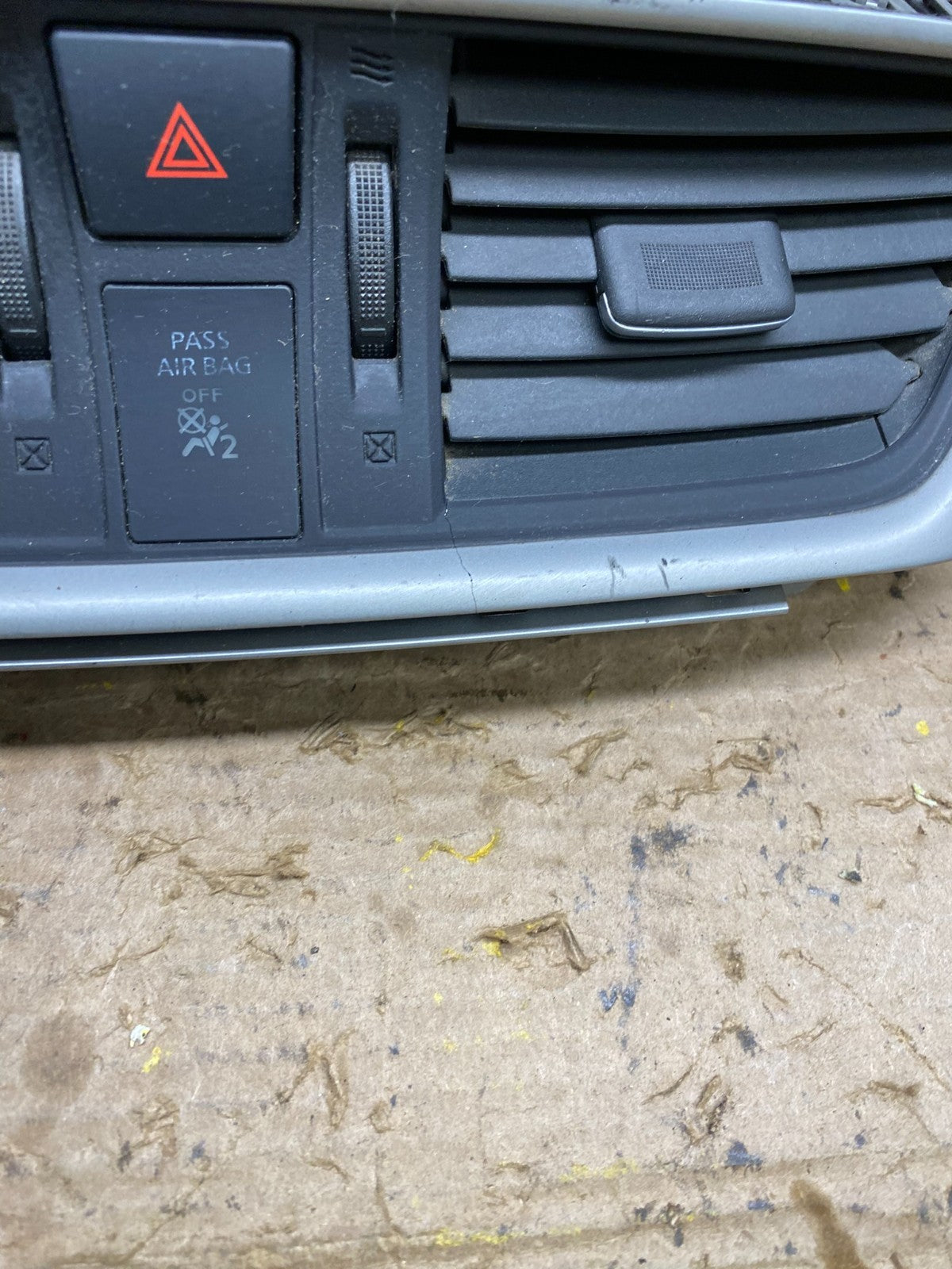 2013 to 2015 Nissan Sentra Air Vents Top Dash Center W/Hazzard Switch x1317 DG1
