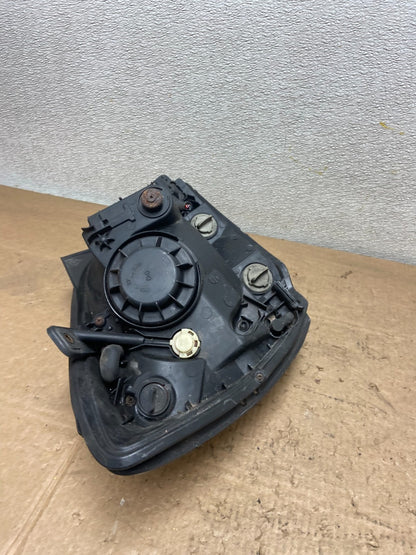 2005 to 2006 Kia Sportage Left Driver LH Halogen Headlight Y7013 DW8