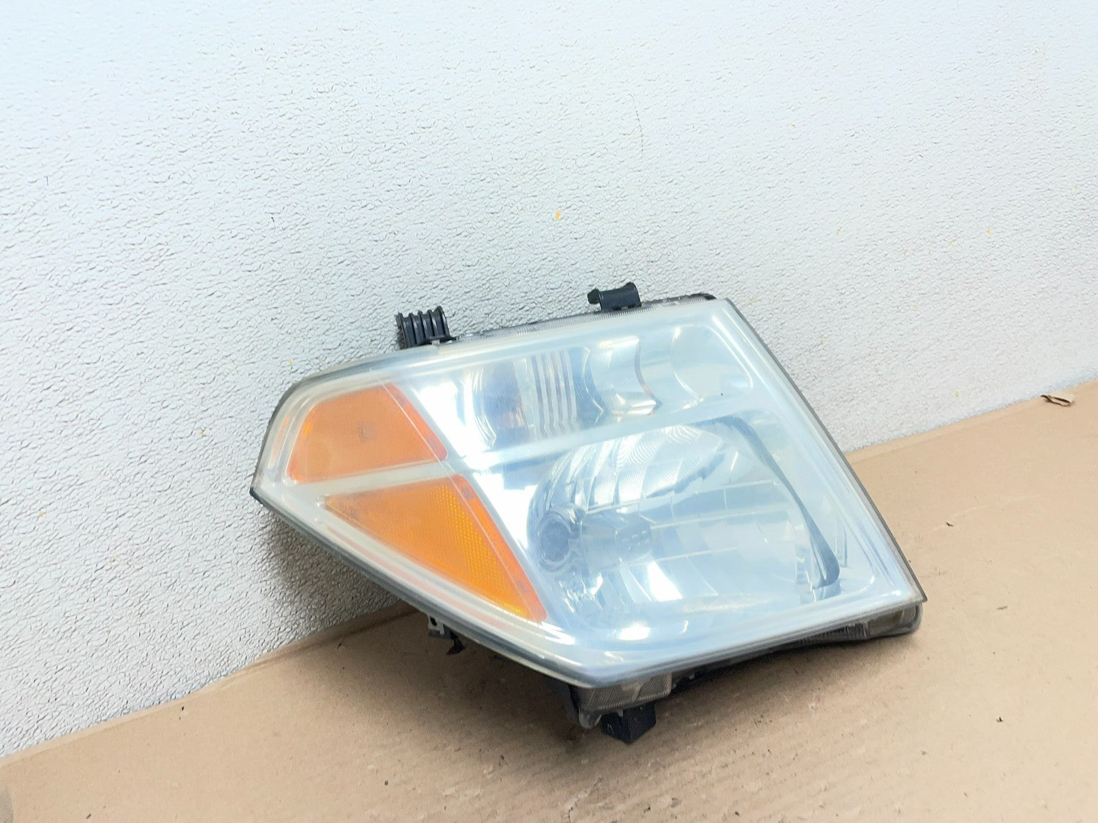 2005 to 2007 Nissan Pathfinder Halogen Headlight Right Passenger Oem AB0042 DW2