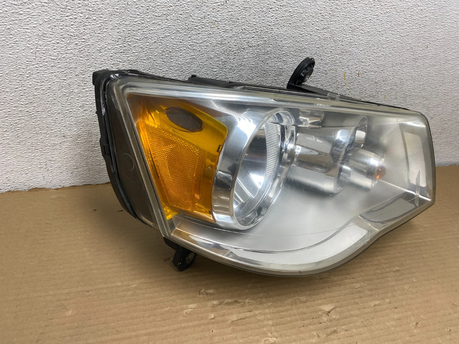 2011 to 2016 Chrysler Town and Country Right Passenger Headlight AG9332 DW1