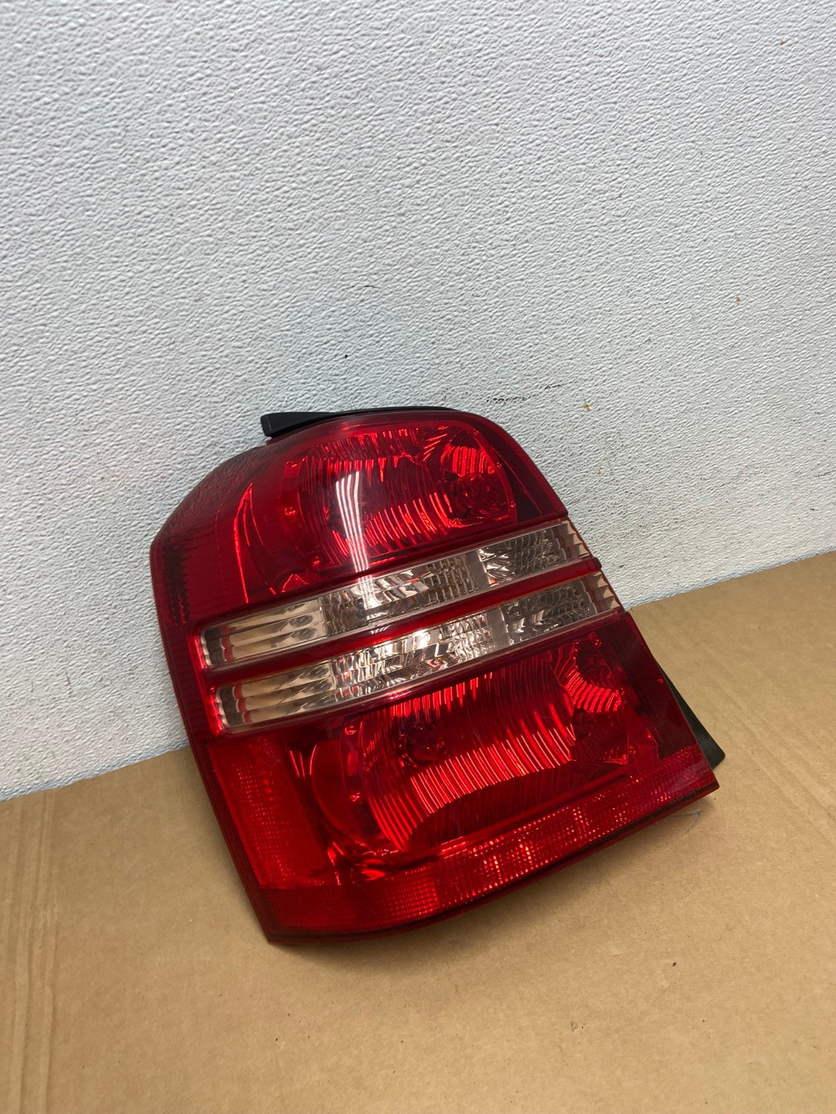 2001 2002 2003 Toyota Highlander Left Driver LH Tail Light AD2555 LK2