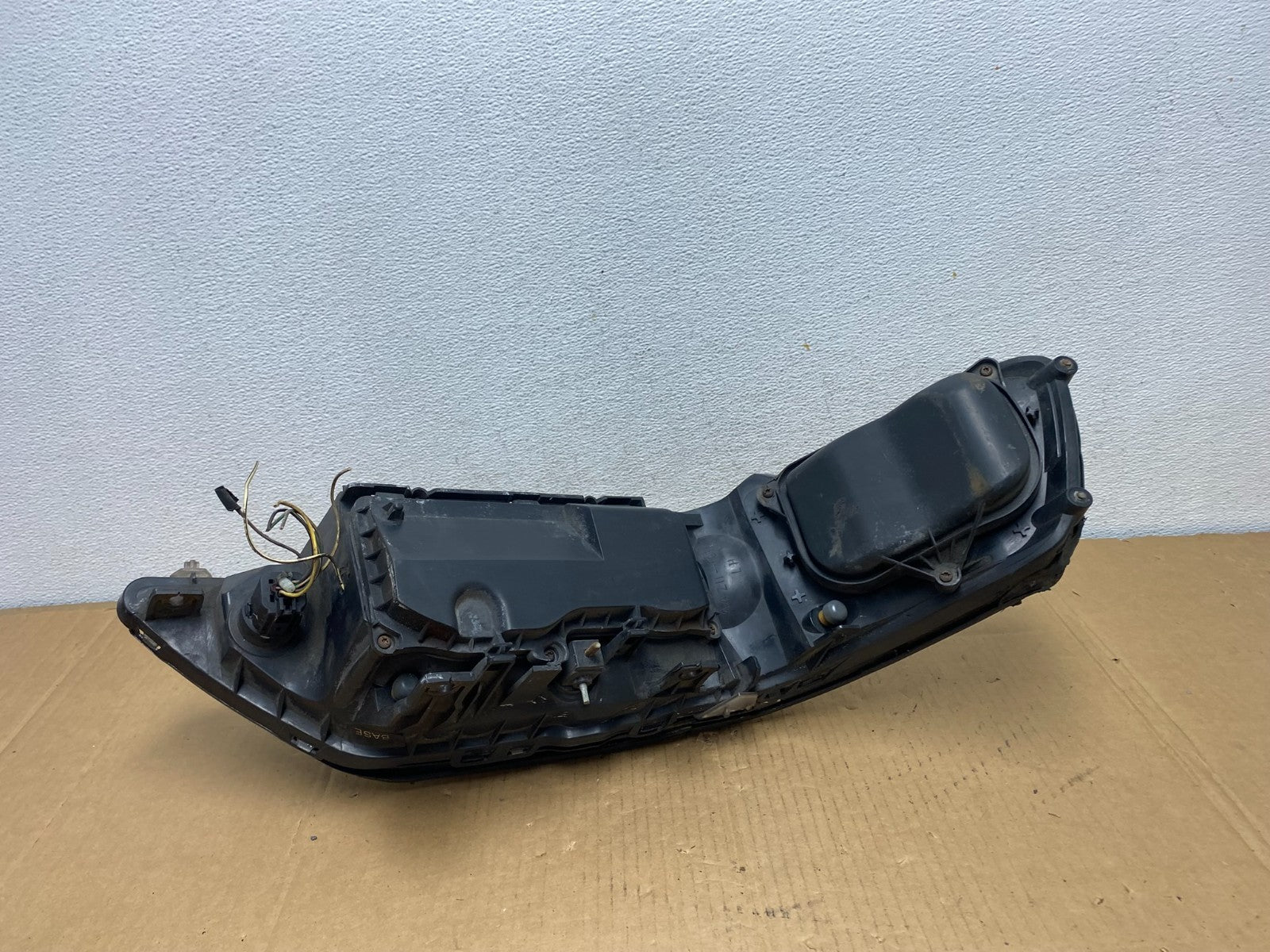 2005 to 2011 Lincoln Town Car Left Driver LH Side Headlight AD0779 DW7